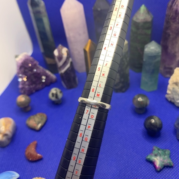 Flashy Striped Labradorite Oval Ring. .925 Sterling Plated. Size 6.5 - Picture 10 of 12